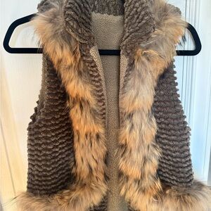 Faux Fur Trim Ribbed Knit Vest - Brown